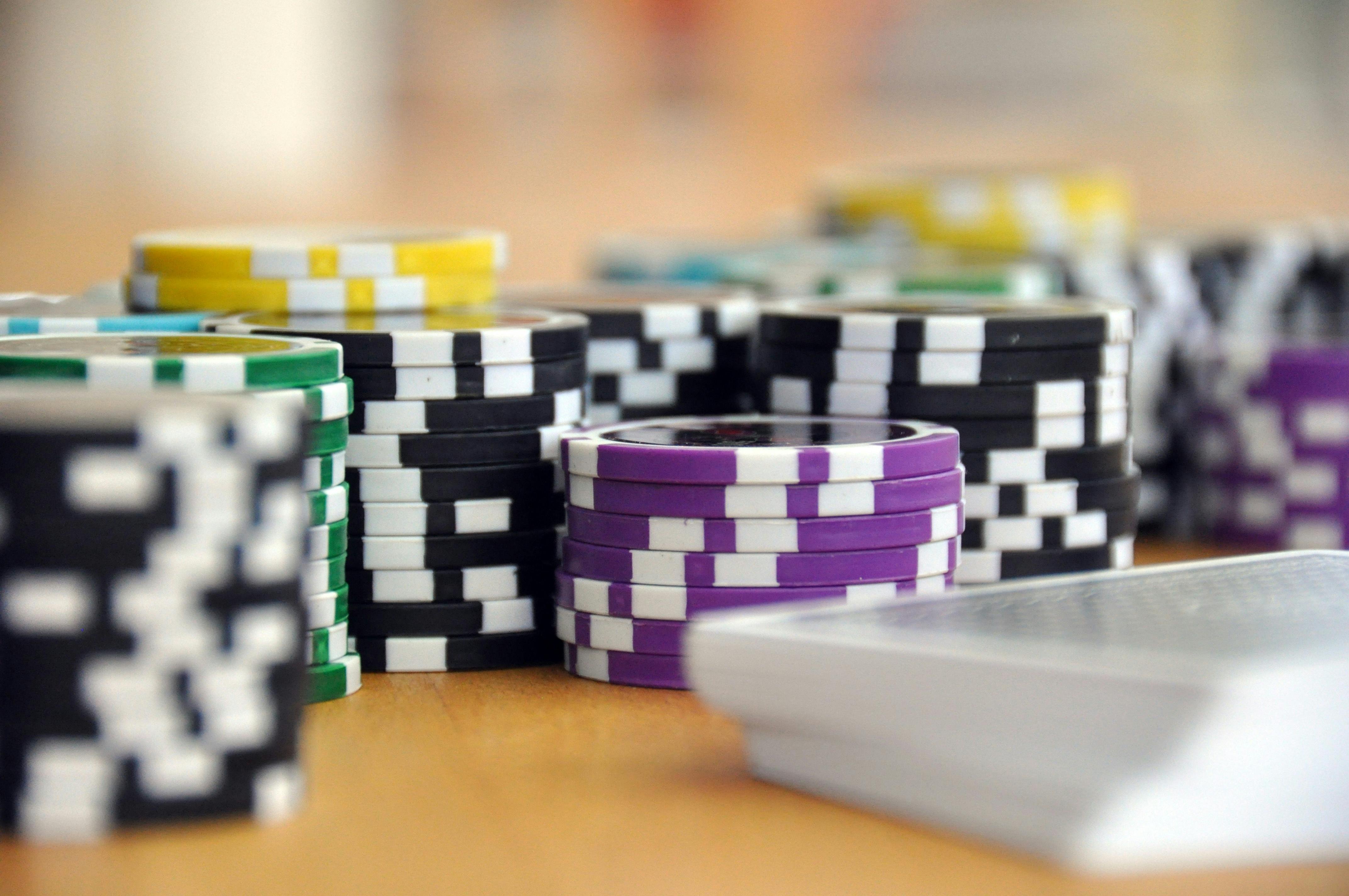 Opsi metode pembayaran pokerbulls termasuk QRIS, DANA, OVO, GoPay, dan ShopeePay
